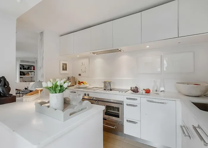 Cap D'antibes - Close To The * Αντίμπ